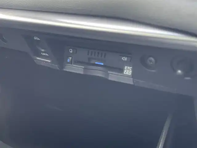 トヨタ クラウン ハイブリッド RS 滋賀県 2021(令3)年 3.3万km プレシャスホワイトパール 純正12.3インチナビ/【Bluetooth/CD/DVD/フルセグTV/Miracast】/トヨタセーフティセンス/・プリクラッシュセーフティ/・レーンディパーチャーアラート/・追従クルーズコントロール/・オートマチックハイビーム/クリアランスソナー/ブラインドスポットモニター/全方位カメラ/ハーフレザーシート/LEDヘッドライト/D/Nパワーシート/D/Nシートヒーター/ステアリングヒーター/ビルトインETC2.0/プッシュスタート/スマートキー/ステアリングリモコン