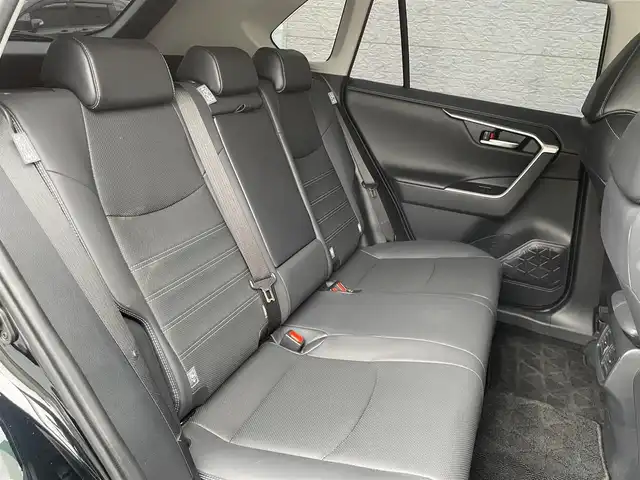トヨタ ＲＡＶ４ G 埼玉県 2023(令5)年 5.6万km アティチュードブラックマイカ /ワンオーナー//4WD//純正10.5型メモリナビ//フルセグTV//全方位モニター//Bluetoothオーディオ//黒レザーシート//運転席パワーシート//前2席シートヒータ&エアシート//ステアリングヒーター//アダプティブクルーズコントロール//ビルトインETC2.0//スマートキーx2//LEDヘッドライト&LEDフォグ//パワーバックドア//PCS/LTA/BSM//RCTA/PKSB/RSA//クリアランスソナー//ドライブレコーダー//W.サイドエアバッグ//カーテン.ニーエアバッグ//ABS/横滑り防止装置//オートライト/オートハイビーム//革巻きステアリング//スモークフィルム//ドアバイザー//純正18インチAW//新車時保証書//取扱説明書//マルチメディア取説