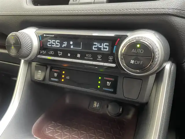 トヨタ ＲＡＶ４ G 埼玉県 2023(令5)年 5.6万km アティチュードブラックマイカ /ワンオーナー//4WD//純正10.5型メモリナビ//フルセグTV//全方位モニター//Bluetoothオーディオ//黒レザーシート//運転席パワーシート//前2席シートヒータ&エアシート//ステアリングヒーター//アダプティブクルーズコントロール//ビルトインETC2.0//スマートキーx2//LEDヘッドライト&LEDフォグ//パワーバックドア//PCS/LTA/BSM//RCTA/PKSB/RSA//クリアランスソナー//ドライブレコーダー//W.サイドエアバッグ//カーテン.ニーエアバッグ//ABS/横滑り防止装置//オートライト/オートハイビーム//革巻きステアリング//スモークフィルム//ドアバイザー//純正18インチAW//新車時保証書//取扱説明書//マルチメディア取説