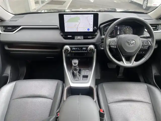 トヨタ ＲＡＶ４ G 埼玉県 2023(令5)年 5.6万km アティチュードブラックマイカ /ワンオーナー//4WD//純正10.5型メモリナビ//フルセグTV//全方位モニター//Bluetoothオーディオ//黒レザーシート//運転席パワーシート//前2席シートヒータ&エアシート//ステアリングヒーター//アダプティブクルーズコントロール//ビルトインETC2.0//スマートキーx2//LEDヘッドライト&LEDフォグ//パワーバックドア//PCS/LTA/BSM//RCTA/PKSB/RSA//クリアランスソナー//ドライブレコーダー//W.サイドエアバッグ//カーテン.ニーエアバッグ//ABS/横滑り防止装置//オートライト/オートハイビーム//革巻きステアリング//スモークフィルム//ドアバイザー//純正18インチAW//新車時保証書//取扱説明書//マルチメディア取説