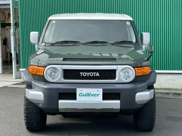 トヨタ ＦＪクルーザー 宮城県 2013(平25)年 6.1万km 緑 リアデフロック/アクティブトラクションコントロール/寒冷地セット/・デアイサー（フロント）/・ヒーター付ドアミラー/・サイドステップ/＝＝＝/リアパーキングセンサー/純正ナビ（NSCP-W62）/・CD/・Bluetooth/・ワンセグTV/バックカメラ/ETC/リモコンキー/スペアキー/純正17インチAW（BFGoodrich All-Terrainタイヤ）/社外17インチAW（BRADLEY）車載/背面タイヤ/純正フロアマット/純正ドアバイザー/W/サイド/カーテンエアバッグ