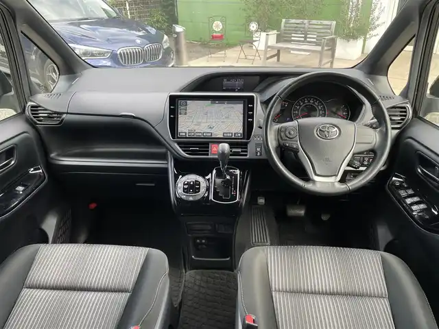 トヨタ ヴォクシー ZS 埼玉県 2017(平29)年 5.1万km イナズマスパーキングブラックガラスフレーク 純正９インチナビTV/純正AW/ビルトインETC/片側パワースライドドア/クルコン/バックカメラ/プッシュスタート/プリクラッシュ/車線逸脱警報装置/取扱説明書/保証書付整備手帳