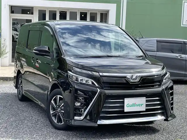 トヨタ ヴォクシー ZS 埼玉県 2017(平29)年 5.1万km イナズマスパーキングブラックガラスフレーク 純正９インチナビTV/純正AW/ビルトインETC/片側パワースライドドア/クルコン/バックカメラ/プッシュスタート/プリクラッシュ/車線逸脱警報装置/取扱説明書/保証書付整備手帳