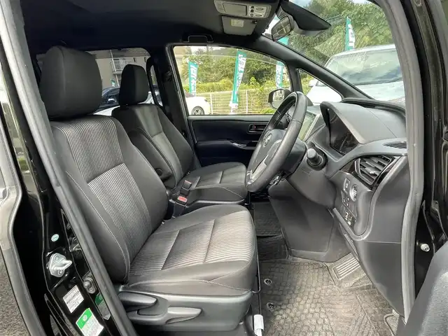 トヨタ ヴォクシー ZS 埼玉県 2017(平29)年 5.1万km イナズマスパーキングブラックガラスフレーク 純正９インチナビTV/純正AW/ビルトインETC/片側パワースライドドア/クルコン/バックカメラ/プッシュスタート/プリクラッシュ/車線逸脱警報装置/取扱説明書/保証書付整備手帳