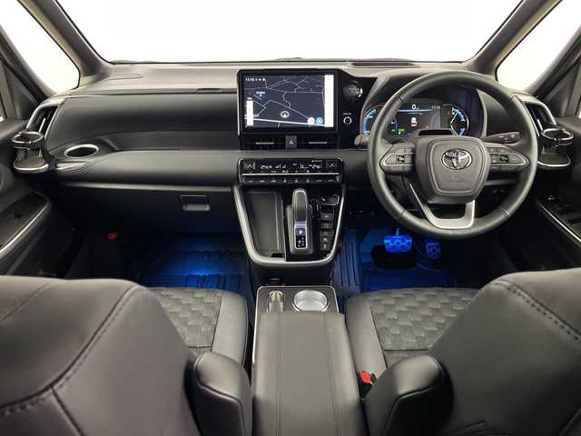 トヨタ ヴォクシー ハイブリッド S－Z 埼玉県 2024(令6)年 1万km グリッターブラックガラスフレーク モデリスタフルエアロ/ユニバーサルステップ/駐車支援システム/純正ディスプレイオーディオ/(Bluetooth/USB/AM/FM)/CD/DVDキッド/地デジフルセグ/全方位カメラ/ETC2.0/前後ドライブレコーダー/アダプティブクルーズコントロール/衝突軽減ブレーキ/ブラインドスポットモニター/車線逸脱警報/クリアランスソナー/ドライバーモニター/ヘッドアップディスプレイ/パワーバックドア/デジタルインナーミラー/1・2列目シートヒーター/電子パーキングシステム/ブレーキホールド/ドライブモードセレクト/ロールサンシェード/ウィンカーミラー/電動格納ミラー/社外センターコンソール/社外フロアマット/純正ドアバイザー/純正17インチアルミホイール