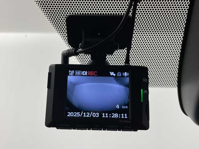 トヨタ ヴォクシー ハイブリッド S－Z 埼玉県 2024(令6)年 1万km グリッターブラックガラスフレーク モデリスタフルエアロ/ユニバーサルステップ/駐車支援システム/純正ディスプレイオーディオ/(Bluetooth/USB/AM/FM)/CD/DVDキッド/地デジフルセグ/全方位カメラ/ETC2.0/前後ドライブレコーダー/アダプティブクルーズコントロール/衝突軽減ブレーキ/ブラインドスポットモニター/車線逸脱警報/クリアランスソナー/ドライバーモニター/ヘッドアップディスプレイ/パワーバックドア/デジタルインナーミラー/1・2列目シートヒーター/電子パーキングシステム/ブレーキホールド/ドライブモードセレクト/ロールサンシェード/ウィンカーミラー/電動格納ミラー/社外センターコンソール/社外フロアマット/純正ドアバイザー/純正17インチアルミホイール