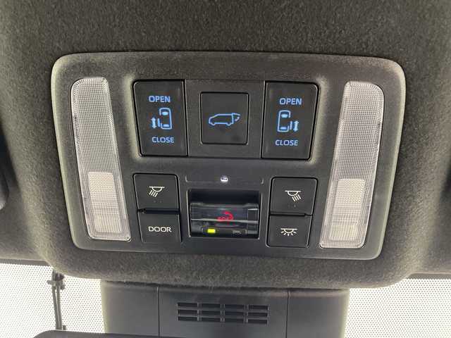 トヨタ ヴォクシー ハイブリッド S－Z 埼玉県 2024(令6)年 1万km グリッターブラックガラスフレーク モデリスタフルエアロ/ユニバーサルステップ/駐車支援システム/純正ディスプレイオーディオ/(Bluetooth/USB/AM/FM)/CD/DVDキッド/地デジフルセグ/全方位カメラ/ETC2.0/前後ドライブレコーダー/アダプティブクルーズコントロール/衝突軽減ブレーキ/ブラインドスポットモニター/車線逸脱警報/クリアランスソナー/ドライバーモニター/ヘッドアップディスプレイ/パワーバックドア/デジタルインナーミラー/1・2列目シートヒーター/電子パーキングシステム/ブレーキホールド/ドライブモードセレクト/ロールサンシェード/ウィンカーミラー/電動格納ミラー/社外センターコンソール/社外フロアマット/純正ドアバイザー/純正17インチアルミホイール