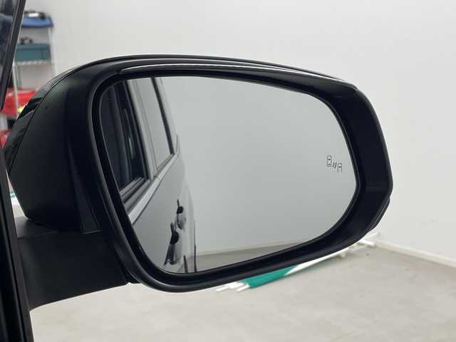 トヨタ ヴォクシー ハイブリッド S－Z 埼玉県 2024(令6)年 1万km グリッターブラックガラスフレーク モデリスタフルエアロ/ユニバーサルステップ/駐車支援システム/純正ディスプレイオーディオ/(Bluetooth/USB/AM/FM)/CD/DVDキッド/地デジフルセグ/全方位カメラ/ETC2.0/前後ドライブレコーダー/アダプティブクルーズコントロール/衝突軽減ブレーキ/ブラインドスポットモニター/車線逸脱警報/クリアランスソナー/ドライバーモニター/ヘッドアップディスプレイ/パワーバックドア/デジタルインナーミラー/1・2列目シートヒーター/電子パーキングシステム/ブレーキホールド/ドライブモードセレクト/ロールサンシェード/ウィンカーミラー/電動格納ミラー/社外センターコンソール/社外フロアマット/純正ドアバイザー/純正17インチアルミホイール