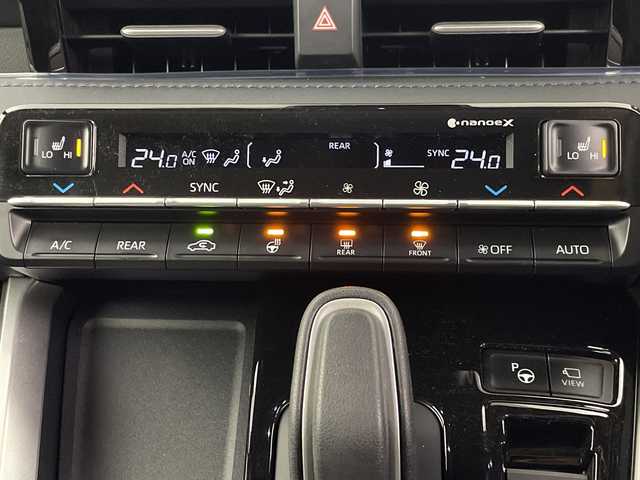 トヨタ ヴォクシー ハイブリッド S－Z 埼玉県 2024(令6)年 1万km グリッターブラックガラスフレーク モデリスタフルエアロ/ユニバーサルステップ/駐車支援システム/純正ディスプレイオーディオ/(Bluetooth/USB/AM/FM)/CD/DVDキッド/地デジフルセグ/全方位カメラ/ETC2.0/前後ドライブレコーダー/アダプティブクルーズコントロール/衝突軽減ブレーキ/ブラインドスポットモニター/車線逸脱警報/クリアランスソナー/ドライバーモニター/ヘッドアップディスプレイ/パワーバックドア/デジタルインナーミラー/1・2列目シートヒーター/電子パーキングシステム/ブレーキホールド/ドライブモードセレクト/ロールサンシェード/ウィンカーミラー/電動格納ミラー/社外センターコンソール/社外フロアマット/純正ドアバイザー/純正17インチアルミホイール