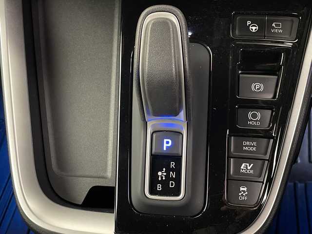 トヨタ ヴォクシー ハイブリッド S－Z 埼玉県 2024(令6)年 1万km グリッターブラックガラスフレーク モデリスタフルエアロ/ユニバーサルステップ/駐車支援システム/純正ディスプレイオーディオ/(Bluetooth/USB/AM/FM)/CD/DVDキッド/地デジフルセグ/全方位カメラ/ETC2.0/前後ドライブレコーダー/アダプティブクルーズコントロール/衝突軽減ブレーキ/ブラインドスポットモニター/車線逸脱警報/クリアランスソナー/ドライバーモニター/ヘッドアップディスプレイ/パワーバックドア/デジタルインナーミラー/1・2列目シートヒーター/電子パーキングシステム/ブレーキホールド/ドライブモードセレクト/ロールサンシェード/ウィンカーミラー/電動格納ミラー/社外センターコンソール/社外フロアマット/純正ドアバイザー/純正17インチアルミホイール