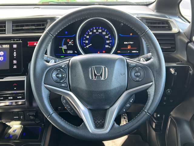 ホンダ フィット ハイブリット Sパッケージ 鳥取県 2013(平25)年 16.9万km アトラクトイエローパール ワンオーナー/スマートキー/パドルシフト/純正フルエアロ/シティブレーキサポート/レーンデパーチャーアラート/メーカーインターナビ/フルセグ・Bluetooth/バックカメラ/HDMI/USB入力/社外スピーカー/モデューロ製AWラジアル４本積込/LEDヘッドライト/フォグライト/ビルトインETC/保証書・取説