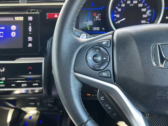 ホンダ フィット ハイブリット Sパッケージ 鳥取県 2013(平25)年 16.9万km アトラクトイエローパール ワンオーナー/スマートキー/パドルシフト/純正フルエアロ/シティブレーキサポート/レーンデパーチャーアラート/メーカーインターナビ/フルセグ・Bluetooth/バックカメラ/HDMI/USB入力/社外スピーカー/モデューロ製AWラジアル４本積込/LEDヘッドライト/フォグライト/ビルトインETC/保証書・取説