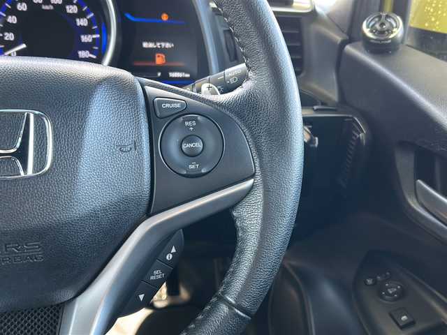 ホンダ フィット ハイブリット Sパッケージ 鳥取県 2013(平25)年 16.9万km アトラクトイエローパール ワンオーナー/スマートキー/パドルシフト/純正フルエアロ/シティブレーキサポート/レーンデパーチャーアラート/メーカーインターナビ/フルセグ・Bluetooth/バックカメラ/HDMI/USB入力/社外スピーカー/モデューロ製AWラジアル４本積込/LEDヘッドライト/フォグライト/ビルトインETC/保証書・取説