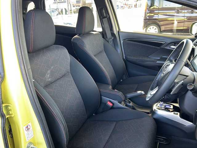 ホンダ フィット ハイブリット Sパッケージ 鳥取県 2013(平25)年 16.9万km アトラクトイエローパール ワンオーナー/スマートキー/パドルシフト/純正フルエアロ/シティブレーキサポート/レーンデパーチャーアラート/メーカーインターナビ/フルセグ・Bluetooth/バックカメラ/HDMI/USB入力/社外スピーカー/モデューロ製AWラジアル４本積込/LEDヘッドライト/フォグライト/ビルトインETC/保証書・取説