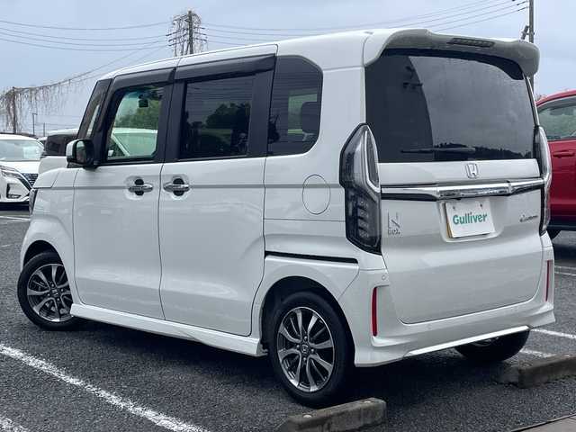 ホンダ Ｎ ＢＯＸ カスタム L 千葉県 2023(令5)年 1.7万km プラチナホワイトパール ナビＣＮ－ＨＥ０２Ｄ　バックカメラ　電動スライドドア　ＢＴ　フルセグＴＶ　ＤＶＤ　シートヒーター　ＥＴＣ　ホンダセンシング　電子パーキング　ブレーキホールド　レーダークルーズ　ドラレコ　ＬＥＤライト