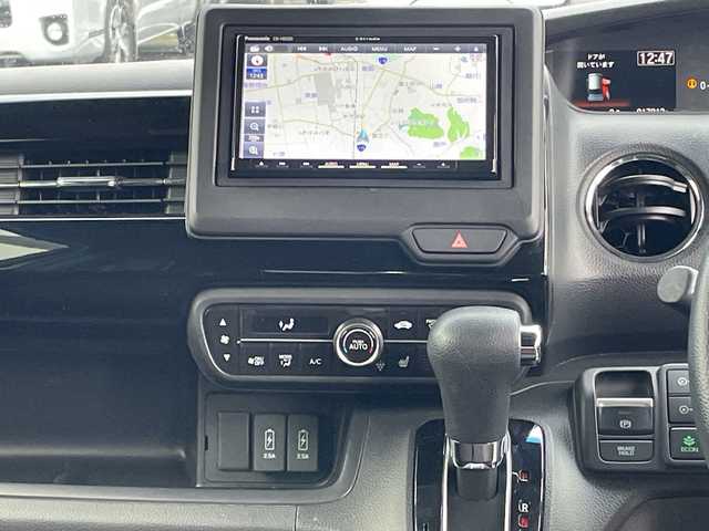 ホンダ Ｎ ＢＯＸ カスタム L 千葉県 2023(令5)年 1.7万km プラチナホワイトパール ナビＣＮ－ＨＥ０２Ｄ　バックカメラ　電動スライドドア　ＢＴ　フルセグＴＶ　ＤＶＤ　シートヒーター　ＥＴＣ　ホンダセンシング　電子パーキング　ブレーキホールド　レーダークルーズ　ドラレコ　ＬＥＤライト