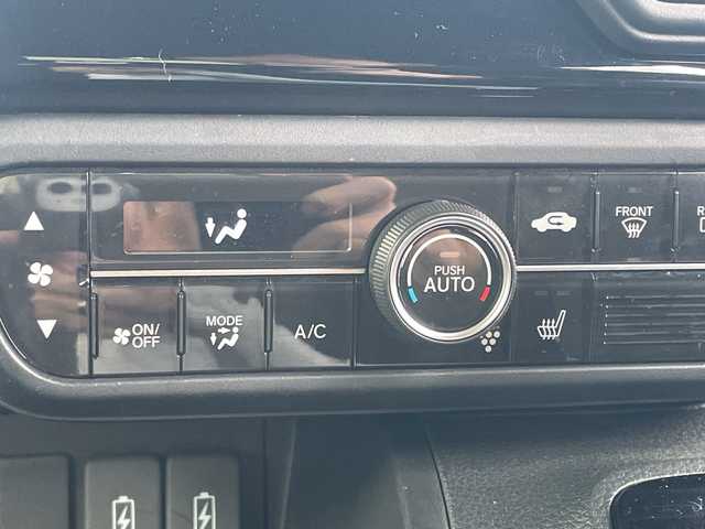 ホンダ Ｎ ＢＯＸ カスタム L 千葉県 2023(令5)年 1.7万km プラチナホワイトパール ナビＣＮ－ＨＥ０２Ｄ　バックカメラ　電動スライドドア　ＢＴ　フルセグＴＶ　ＤＶＤ　シートヒーター　ＥＴＣ　ホンダセンシング　電子パーキング　ブレーキホールド　レーダークルーズ　ドラレコ　ＬＥＤライト