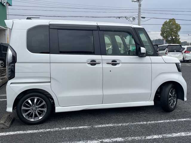 ホンダ Ｎ ＢＯＸ カスタム L 千葉県 2023(令5)年 1.7万km プラチナホワイトパール ナビＣＮ－ＨＥ０２Ｄ　バックカメラ　電動スライドドア　ＢＴ　フルセグＴＶ　ＤＶＤ　シートヒーター　ＥＴＣ　ホンダセンシング　電子パーキング　ブレーキホールド　レーダークルーズ　ドラレコ　ＬＥＤライト