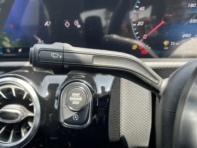 メルセデス・ベンツ ＣＬＡ２００ｄ AMGライン 長野県 2020(令2)年 4.2万km モハーベシルバー 純ナビ/革シート /純正18AW /ACC /LKA /BSM /Pシート/シートヒーター /サンルーフ /ドラレコ /全周囲カメラ /オートパーキング /レーダーセーフティパッケージ /アドバンスドパッケージ /アンビエントライト/MBUX/オートホールド/ワイヤレス充電