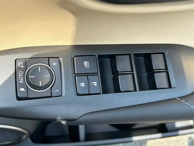 レクサス ＮＸ 300h バージョンL 熊本県 2015(平27)年 5.1万km ソニッククォーツ スカイルーフ/革シート/4WD/プッシュスタート/純正ナビ/（CD・DVD・フルセグTV・BTオーディオ・SD）/全方位カメラ/ビルトインETC/前後ドライブレコーダー/純正18インチAW/レーダークルーズ/パドルシフト/パワーバックドア/前席パワーシート・右前席シートメモリー/前席シートヒーター・エアーシート/ステアリングヒーター/LEDヘッドライト/オートライト/フォグライト/前後コーナーセンサー/横滑り防止装置/ウィンカーミラー/純正フロアマット/新車保証書/取扱説明書/スマートスペアキー×1本
