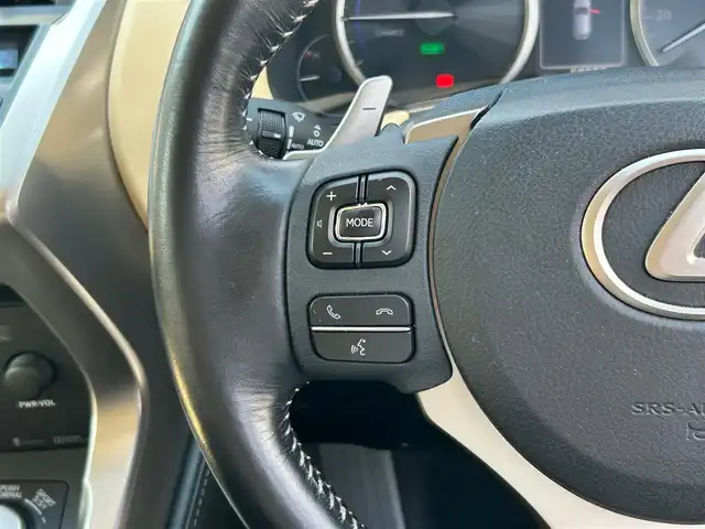 レクサス ＮＸ 300h バージョンL 熊本県 2015(平27)年 5.1万km ソニッククォーツ スカイルーフ/革シート/4WD/プッシュスタート/純正ナビ/（CD・DVD・フルセグTV・BTオーディオ・SD）/全方位カメラ/ビルトインETC/前後ドライブレコーダー/純正18インチAW/レーダークルーズ/パドルシフト/パワーバックドア/前席パワーシート・右前席シートメモリー/前席シートヒーター・エアーシート/ステアリングヒーター/LEDヘッドライト/オートライト/フォグライト/前後コーナーセンサー/横滑り防止装置/ウィンカーミラー/純正フロアマット/新車保証書/取扱説明書/スマートスペアキー×1本