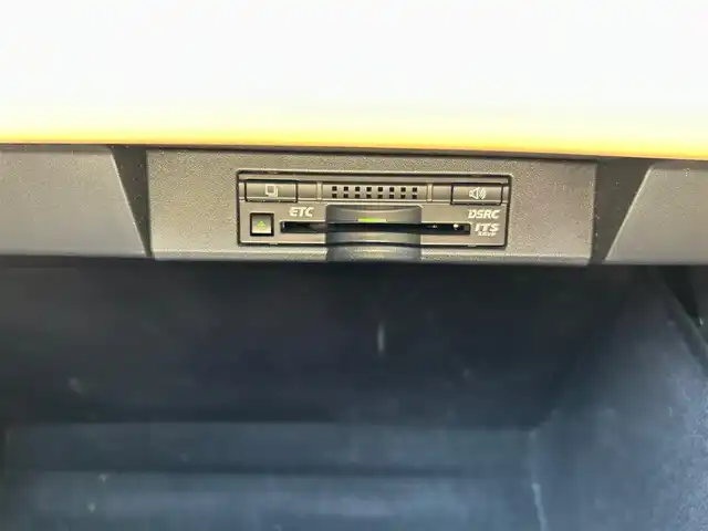 レクサス ＮＸ 300h バージョンL 熊本県 2015(平27)年 5.1万km ソニッククォーツ スカイルーフ/革シート/4WD/プッシュスタート/純正ナビ/（CD・DVD・フルセグTV・BTオーディオ・SD）/全方位カメラ/ビルトインETC/前後ドライブレコーダー/純正18インチAW/レーダークルーズ/パドルシフト/パワーバックドア/前席パワーシート・右前席シートメモリー/前席シートヒーター・エアーシート/ステアリングヒーター/LEDヘッドライト/オートライト/フォグライト/前後コーナーセンサー/横滑り防止装置/ウィンカーミラー/純正フロアマット/新車保証書/取扱説明書/スマートスペアキー×1本