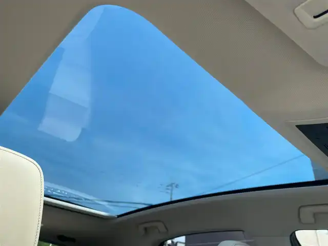 レクサス ＮＸ 300h バージョンL 熊本県 2015(平27)年 5.1万km ソニッククォーツ スカイルーフ/革シート/4WD/プッシュスタート/純正ナビ/（CD・DVD・フルセグTV・BTオーディオ・SD）/全方位カメラ/ビルトインETC/前後ドライブレコーダー/純正18インチAW/レーダークルーズ/パドルシフト/パワーバックドア/前席パワーシート・右前席シートメモリー/前席シートヒーター・エアーシート/ステアリングヒーター/LEDヘッドライト/オートライト/フォグライト/前後コーナーセンサー/横滑り防止装置/ウィンカーミラー/純正フロアマット/新車保証書/取扱説明書/スマートスペアキー×1本