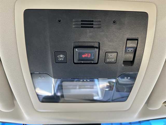 レクサス ＮＸ 300h バージョンL 熊本県 2015(平27)年 5.1万km ソニッククォーツ スカイルーフ/革シート/4WD/プッシュスタート/純正ナビ/（CD・DVD・フルセグTV・BTオーディオ・SD）/全方位カメラ/ビルトインETC/前後ドライブレコーダー/純正18インチAW/レーダークルーズ/パドルシフト/パワーバックドア/前席パワーシート・右前席シートメモリー/前席シートヒーター・エアーシート/ステアリングヒーター/LEDヘッドライト/オートライト/フォグライト/前後コーナーセンサー/横滑り防止装置/ウィンカーミラー/純正フロアマット/新車保証書/取扱説明書/スマートスペアキー×1本