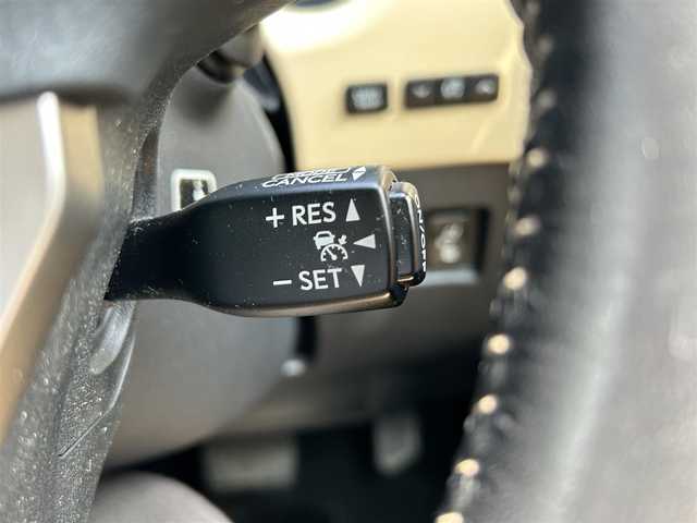 レクサス ＮＸ 300h バージョンL 熊本県 2015(平27)年 5.1万km ソニッククォーツ スカイルーフ/革シート/4WD/プッシュスタート/純正ナビ/（CD・DVD・フルセグTV・BTオーディオ・SD）/全方位カメラ/ビルトインETC/前後ドライブレコーダー/純正18インチAW/レーダークルーズ/パドルシフト/パワーバックドア/前席パワーシート・右前席シートメモリー/前席シートヒーター・エアーシート/ステアリングヒーター/LEDヘッドライト/オートライト/フォグライト/前後コーナーセンサー/横滑り防止装置/ウィンカーミラー/純正フロアマット/新車保証書/取扱説明書/スマートスペアキー×1本