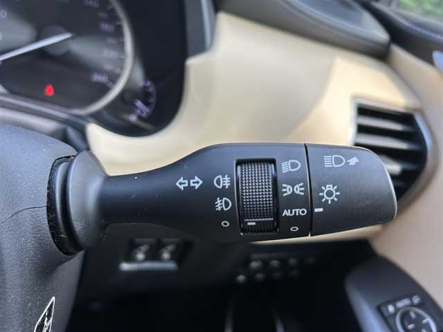 レクサス ＮＸ 300h バージョンL 熊本県 2015(平27)年 5.1万km ソニッククォーツ スカイルーフ/革シート/4WD/プッシュスタート/純正ナビ/（CD・DVD・フルセグTV・BTオーディオ・SD）/全方位カメラ/ビルトインETC/前後ドライブレコーダー/純正18インチAW/レーダークルーズ/パドルシフト/パワーバックドア/前席パワーシート・右前席シートメモリー/前席シートヒーター・エアーシート/ステアリングヒーター/LEDヘッドライト/オートライト/フォグライト/前後コーナーセンサー/横滑り防止装置/ウィンカーミラー/純正フロアマット/新車保証書/取扱説明書/スマートスペアキー×1本