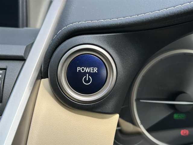 レクサス ＮＸ 300h バージョンL 熊本県 2015(平27)年 5.1万km ソニッククォーツ スカイルーフ/革シート/4WD/プッシュスタート/純正ナビ/（CD・DVD・フルセグTV・BTオーディオ・SD）/全方位カメラ/ビルトインETC/前後ドライブレコーダー/純正18インチAW/レーダークルーズ/パドルシフト/パワーバックドア/前席パワーシート・右前席シートメモリー/前席シートヒーター・エアーシート/ステアリングヒーター/LEDヘッドライト/オートライト/フォグライト/前後コーナーセンサー/横滑り防止装置/ウィンカーミラー/純正フロアマット/新車保証書/取扱説明書/スマートスペアキー×1本