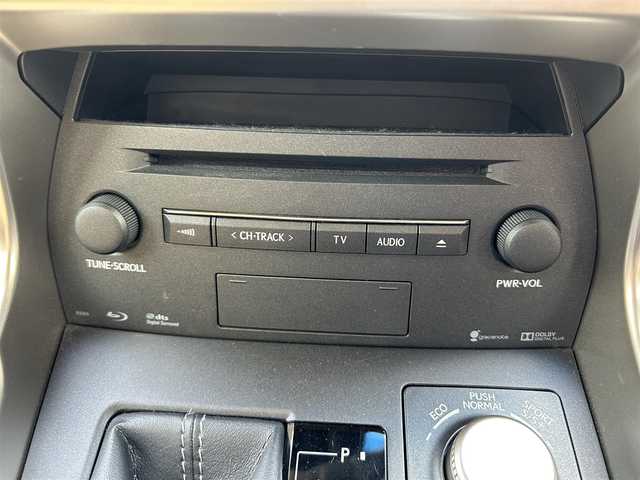 レクサス ＮＸ 300h バージョンL 熊本県 2015(平27)年 5.1万km ソニッククォーツ スカイルーフ/革シート/4WD/プッシュスタート/純正ナビ/（CD・DVD・フルセグTV・BTオーディオ・SD）/全方位カメラ/ビルトインETC/前後ドライブレコーダー/純正18インチAW/レーダークルーズ/パドルシフト/パワーバックドア/前席パワーシート・右前席シートメモリー/前席シートヒーター・エアーシート/ステアリングヒーター/LEDヘッドライト/オートライト/フォグライト/前後コーナーセンサー/横滑り防止装置/ウィンカーミラー/純正フロアマット/新車保証書/取扱説明書/スマートスペアキー×1本