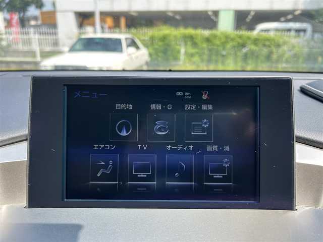 レクサス ＮＸ 300h バージョンL 熊本県 2015(平27)年 5.1万km ソニッククォーツ スカイルーフ/革シート/4WD/プッシュスタート/純正ナビ/（CD・DVD・フルセグTV・BTオーディオ・SD）/全方位カメラ/ビルトインETC/前後ドライブレコーダー/純正18インチAW/レーダークルーズ/パドルシフト/パワーバックドア/前席パワーシート・右前席シートメモリー/前席シートヒーター・エアーシート/ステアリングヒーター/LEDヘッドライト/オートライト/フォグライト/前後コーナーセンサー/横滑り防止装置/ウィンカーミラー/純正フロアマット/新車保証書/取扱説明書/スマートスペアキー×1本