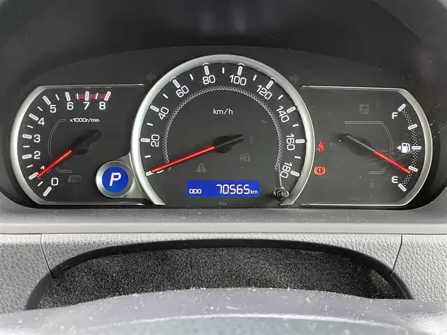 トヨタ ヴォクシー ZS 宮崎県 2016(平28)年 7.1万km シルバーM トヨタセーフティセンス/プリクラッシュセーフティ/レーンディパーチャーアラート/オートマチックハイビーム/先行車発進通知/LEDヘッドライト/フォグランプ/オートライト/バックカメラ/片側パワースライドドア/9インチナビ/フルセグTV/Bluetooth/DVD/CD/SD/純正ビルトインETC/革巻きステアリング/ステアリングスイッチ/電動格納ミラー/ウインカーミラー/バニティミラー/純正AW/プッシュスタート/アイドリングストップ/MTモード/取扱説明書