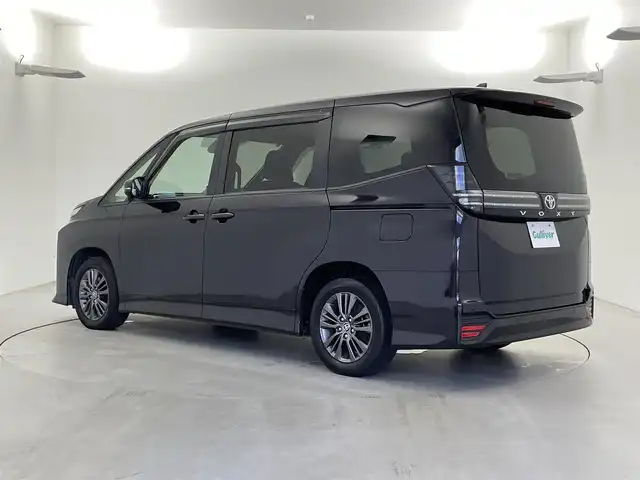 トヨタ ヴォクシー S－G 福井県 2023(令5)年 3.6万km スパークリングブラックパールクリスタルシャイン 純正ディスプレイオーディオ/・AM/FM/TV/BT/USB/CD/DVD/レーダークルコン/ETC2.0/バックカメラ/前後コーナーセンサー/両側パワスラ/MTモード付AT/ブレーキホールド/オートライト/オートハイビーム/LEDライト/ヘッドライトレベライザー/純正フロアマット/純正アルミホイール/横滑り防止装置/レーンキープアシスト/衝突被害軽減システム