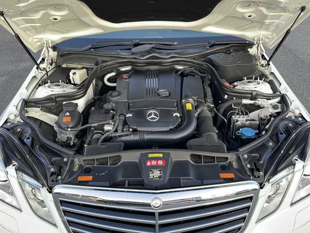 メルセデス・ベンツ Ｅ２５０ ブルーエフィシェンシー AVG 山口県 2013(平25)年 1.6万km カルサイトホワイト ワンオーナー車/登録時走行距離15155km/純正HDDナビ/バックカメラ/CD/DVD再生/フルセグTV/キセノンライト/オートライト/リアフォグライト/ステアリングスイッチ/クルーズコントロール/電動チルト＆テレスコピック機能/ハーフレザーシート/コーナーセンサー/純正18インチAW（前後異形サイズ）/保証書・取説/スペアキー1個/屋根付き車庫保管/（前オーナー様ご申告情報によるもので保証するものではございません）