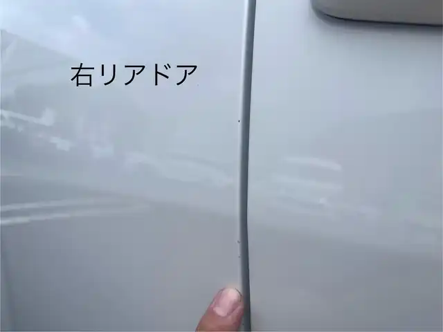 トヨタ ヤリス X 三重県 2020(令2)年 6.1万km スーパーホワイトⅡ 純正7インチディスプレイオーディオ/（FM/AM/Bluetooth/USB/Miracast)/トヨタセーフティセンス（衝突回避支援パッケージ）/・プリクラッシュセフティ/・レーンディパーチャーアラート/・オートマチックハイビーム/・ロードサインアシスト/・セカンダリーコリジョンブレーキ/先行車発進告知機能/ビルトインETC/ステアリングスイッチ/ヘッドレスト一体型ブラックファブリックシート/シートリフター(運転席)/電動格納ミラー/純正フロアマット/ドアバイザー/リモコンキー/スペアキー1本