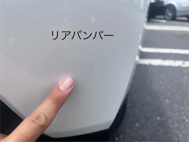 トヨタ ヤリス X 三重県 2020(令2)年 6.1万km スーパーホワイトⅡ 純正7インチディスプレイオーディオ/（FM/AM/Bluetooth/USB/Miracast)/トヨタセーフティセンス（衝突回避支援パッケージ）/・プリクラッシュセフティ/・レーンディパーチャーアラート/・オートマチックハイビーム/・ロードサインアシスト/・セカンダリーコリジョンブレーキ/先行車発進告知機能/ビルトインETC/ステアリングスイッチ/ヘッドレスト一体型ブラックファブリックシート/シートリフター(運転席)/電動格納ミラー/純正フロアマット/ドアバイザー/リモコンキー/スペアキー1本