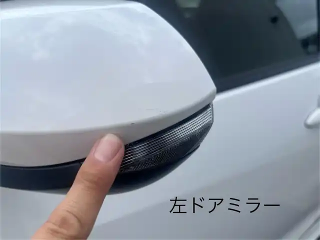 トヨタ ヤリス X 三重県 2020(令2)年 6.1万km スーパーホワイトⅡ 純正7インチディスプレイオーディオ/（FM/AM/Bluetooth/USB/Miracast)/トヨタセーフティセンス（衝突回避支援パッケージ）/・プリクラッシュセフティ/・レーンディパーチャーアラート/・オートマチックハイビーム/・ロードサインアシスト/・セカンダリーコリジョンブレーキ/先行車発進告知機能/ビルトインETC/ステアリングスイッチ/ヘッドレスト一体型ブラックファブリックシート/シートリフター(運転席)/電動格納ミラー/純正フロアマット/ドアバイザー/リモコンキー/スペアキー1本