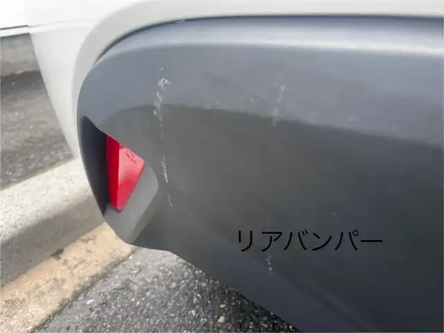 トヨタ ヤリス X 三重県 2020(令2)年 6.1万km スーパーホワイトⅡ 純正7インチディスプレイオーディオ/（FM/AM/Bluetooth/USB/Miracast)/トヨタセーフティセンス（衝突回避支援パッケージ）/・プリクラッシュセフティ/・レーンディパーチャーアラート/・オートマチックハイビーム/・ロードサインアシスト/・セカンダリーコリジョンブレーキ/先行車発進告知機能/ビルトインETC/ステアリングスイッチ/ヘッドレスト一体型ブラックファブリックシート/シートリフター(運転席)/電動格納ミラー/純正フロアマット/ドアバイザー/リモコンキー/スペアキー1本