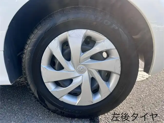 トヨタ ヤリス X 三重県 2020(令2)年 6.1万km スーパーホワイトⅡ 純正7インチディスプレイオーディオ/（FM/AM/Bluetooth/USB/Miracast)/トヨタセーフティセンス（衝突回避支援パッケージ）/・プリクラッシュセフティ/・レーンディパーチャーアラート/・オートマチックハイビーム/・ロードサインアシスト/・セカンダリーコリジョンブレーキ/先行車発進告知機能/ビルトインETC/ステアリングスイッチ/ヘッドレスト一体型ブラックファブリックシート/シートリフター(運転席)/電動格納ミラー/純正フロアマット/ドアバイザー/リモコンキー/スペアキー1本