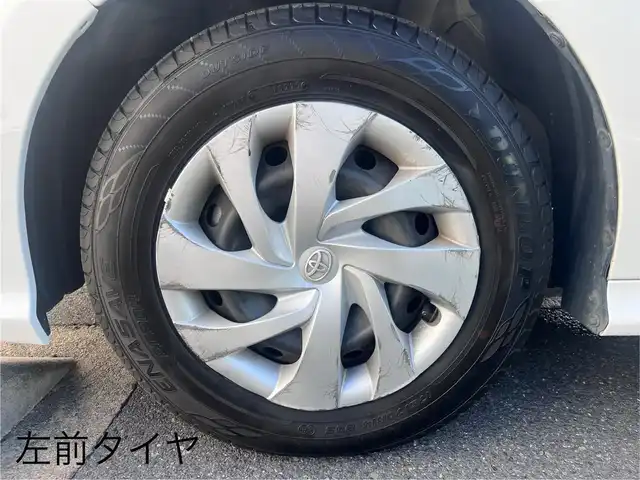 トヨタ ヤリス X 三重県 2020(令2)年 6.1万km スーパーホワイトⅡ 純正7インチディスプレイオーディオ/（FM/AM/Bluetooth/USB/Miracast)/トヨタセーフティセンス（衝突回避支援パッケージ）/・プリクラッシュセフティ/・レーンディパーチャーアラート/・オートマチックハイビーム/・ロードサインアシスト/・セカンダリーコリジョンブレーキ/先行車発進告知機能/ビルトインETC/ステアリングスイッチ/ヘッドレスト一体型ブラックファブリックシート/シートリフター(運転席)/電動格納ミラー/純正フロアマット/ドアバイザー/リモコンキー/スペアキー1本