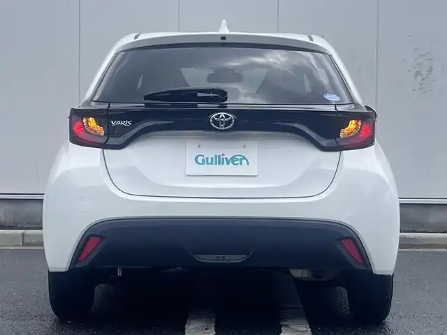 トヨタ ヤリス X 三重県 2020(令2)年 6.1万km スーパーホワイトⅡ 純正7インチディスプレイオーディオ/（FM/AM/Bluetooth/USB/Miracast)/トヨタセーフティセンス（衝突回避支援パッケージ）/・プリクラッシュセフティ/・レーンディパーチャーアラート/・オートマチックハイビーム/・ロードサインアシスト/・セカンダリーコリジョンブレーキ/先行車発進告知機能/ビルトインETC/ステアリングスイッチ/ヘッドレスト一体型ブラックファブリックシート/シートリフター(運転席)/電動格納ミラー/純正フロアマット/ドアバイザー/リモコンキー/スペアキー1本