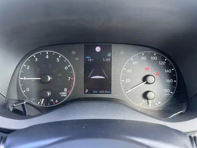 トヨタ ヤリス X 三重県 2020(令2)年 6.1万km スーパーホワイトⅡ 純正7インチディスプレイオーディオ/（FM/AM/Bluetooth/USB/Miracast)/トヨタセーフティセンス（衝突回避支援パッケージ）/・プリクラッシュセフティ/・レーンディパーチャーアラート/・オートマチックハイビーム/・ロードサインアシスト/・セカンダリーコリジョンブレーキ/先行車発進告知機能/ビルトインETC/ステアリングスイッチ/ヘッドレスト一体型ブラックファブリックシート/シートリフター(運転席)/電動格納ミラー/純正フロアマット/ドアバイザー/リモコンキー/スペアキー1本