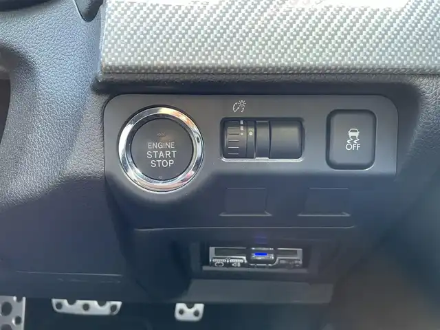 スバル レヴォーグ 1．6GT－S アイサイト 石川県 2014(平26)年 4万km クリスタルホワイトP ワンオーナー/メモリーナビ（AVIC-MRZ099）/・Bluetoothオーディオ/DVD/フルセグTV/アイサイトVer3/全車速追従機能付クルーズコントロール/サテンメッキドアミラー/LEDヘッドランプ/ETC/取扱説明書/保証書/・ディーラー点検整備記録簿（H26-R6）/スペアキー1本