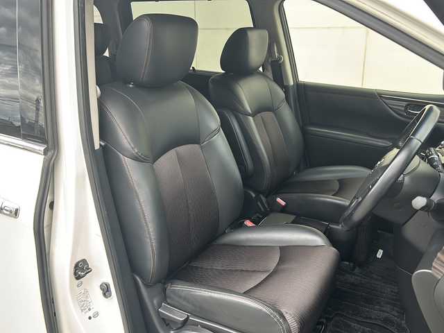 日産 エルグランド 250ハイウェイスター 埼玉県 2015(平27)年 14.7万km ブリリアントホワイトパール (株)IDOMが運営する【じしゃロン熊谷店】の自社ローン専用車両になりますこちらは現金またはオートローンご利用時の価格です。自社ローンご希望の方は別途その旨お申付け下さい/純正HDDナビ/　CD/DVD/DTV/Bluetooth/USB/アラウンドビューモニター/両側パワースライドドア/ハーフレザーシート/純正フロアマット/クルーズコントロール/ビルトインETC/スマートキー/ステアリングスイッチ/ヒッチメンバー付