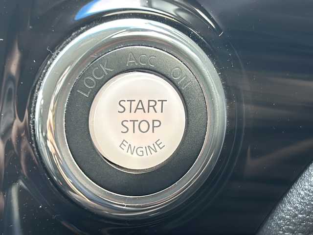 日産 エルグランド 250ハイウェイスター 埼玉県 2015(平27)年 14.7万km ブリリアントホワイトパール (株)IDOMが運営する【じしゃロン熊谷店】の自社ローン専用車両になりますこちらは現金またはオートローンご利用時の価格です。自社ローンご希望の方は別途その旨お申付け下さい/純正HDDナビ/　CD/DVD/DTV/Bluetooth/USB/アラウンドビューモニター/両側パワースライドドア/ハーフレザーシート/純正フロアマット/クルーズコントロール/ビルトインETC/スマートキー/ステアリングスイッチ/ヒッチメンバー付