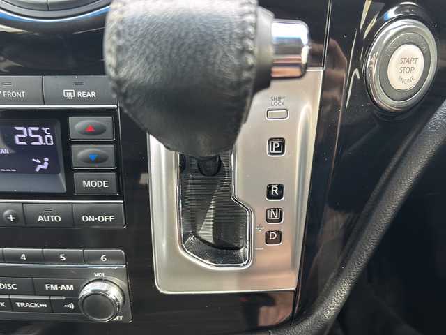 日産 エルグランド 250ハイウェイスター 埼玉県 2015(平27)年 14.7万km ブリリアントホワイトパール (株)IDOMが運営する【じしゃロン熊谷店】の自社ローン専用車両になりますこちらは現金またはオートローンご利用時の価格です。自社ローンご希望の方は別途その旨お申付け下さい/純正HDDナビ/　CD/DVD/DTV/Bluetooth/USB/アラウンドビューモニター/両側パワースライドドア/ハーフレザーシート/純正フロアマット/クルーズコントロール/ビルトインETC/スマートキー/ステアリングスイッチ/ヒッチメンバー付