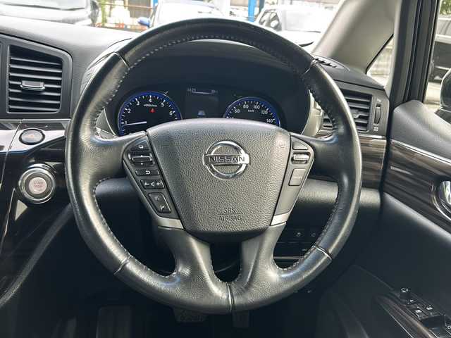 日産 エルグランド 250ハイウェイスター 埼玉県 2015(平27)年 14.7万km ブリリアントホワイトパール (株)IDOMが運営する【じしゃロン熊谷店】の自社ローン専用車両になりますこちらは現金またはオートローンご利用時の価格です。自社ローンご希望の方は別途その旨お申付け下さい/純正HDDナビ/　CD/DVD/DTV/Bluetooth/USB/アラウンドビューモニター/両側パワースライドドア/ハーフレザーシート/純正フロアマット/クルーズコントロール/ビルトインETC/スマートキー/ステアリングスイッチ/ヒッチメンバー付