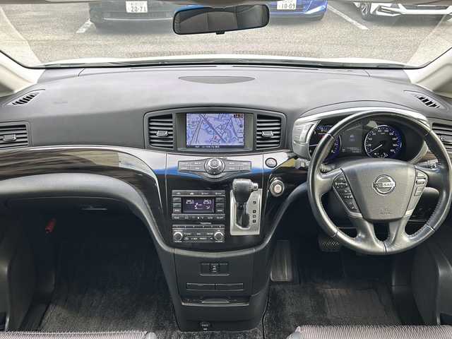 日産 エルグランド 250ハイウェイスター 茨城県 2015(平27)年 14.7万km ブリリアントホワイトパール 【(株)IDOMが運営する【じしゃロン水戸店】の自社ローン対象車両になります。こちらは現金ご利用時の価格です。自社ローンご希望の方は別途その旨お申付け下さい。】/純正HDDナビ/　CD/DVD/DTV/Bluetooth/USB/アラウンドビューモニター/両側パワースライドドア/ハーフレザーシート/純正フロアマット/クルーズコントロール/ビルトインETC/スマートキー/ステアリングスイッチ/ヒッチメンバー付